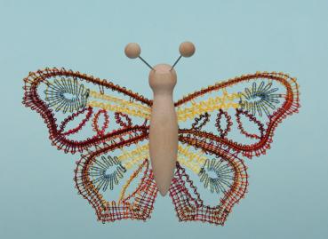 Preview: 026 Klöppelbrief Schmetterling "Tagpfauenauge" für Holzkörper