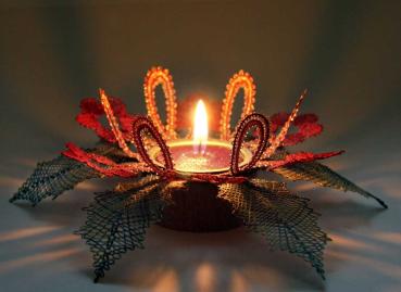 Preview: 152 Klöppelbrief  „Stechpalmenkranz“ für Teelichthalter