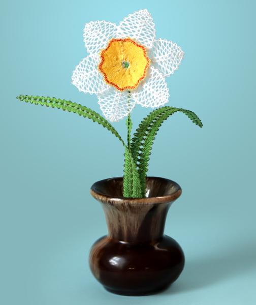 642 Klöppelbrief "Weiße Narzisse"   -   Blümchen in 3D-Optik