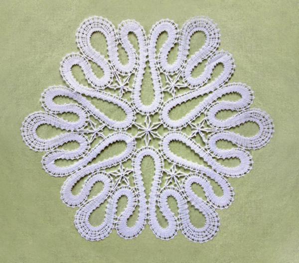 204 Klöppelbrief Kleine Decke „Loops“