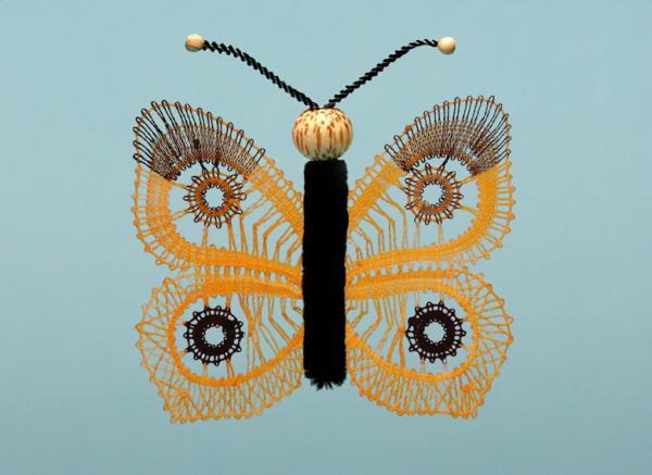 022 Klöppelbrief Schmetterling "Goldene Acht" für Chenille Körper