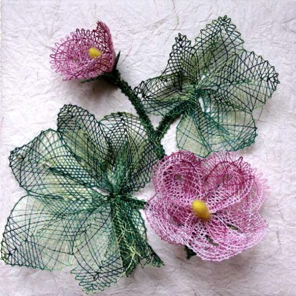 143 Klöppelbrief Keilrahmenbild "Malven in Bertas Garten“