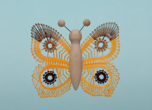 025 Klöppelbrief Schmetterling "Goldene Acht" für Holzkörper