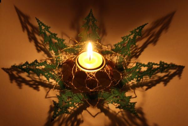 260 Klöppelbrief  „Sieben Tannen“  für Teelichthalter